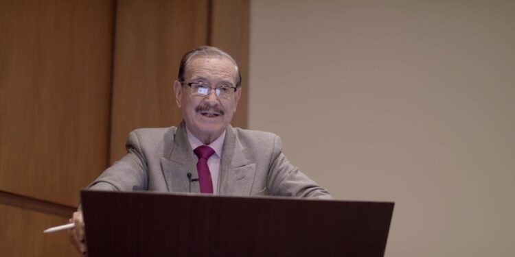 Cómo Usar la Técnica del Pensamiento Iterativo para Refinar Estrategias Empresariales